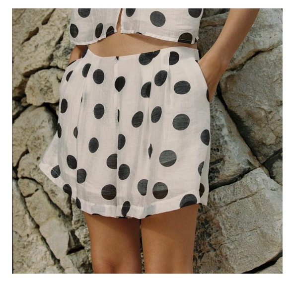 NEW with Tags Zara Black Polka Dot Pleated Lined Shorts Sz S - Picture 1 of 5